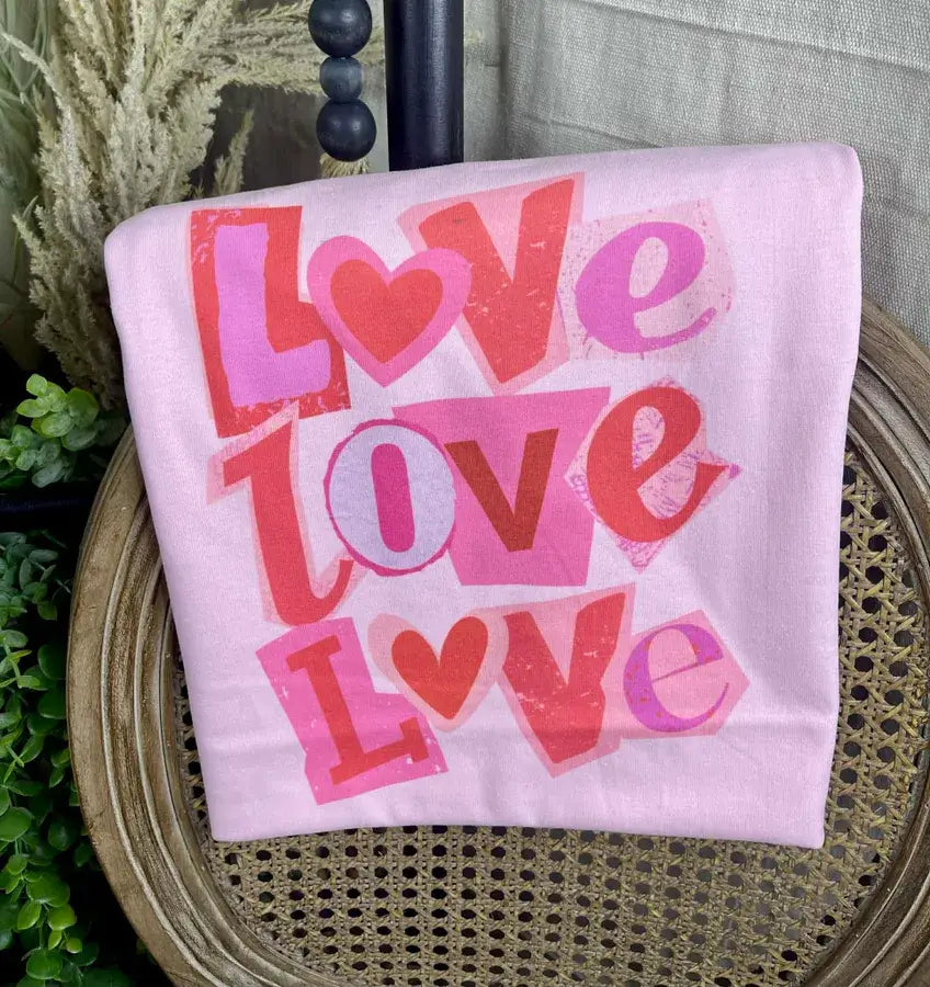 Love Love Gildan Tee)