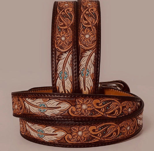 Belt with feathers