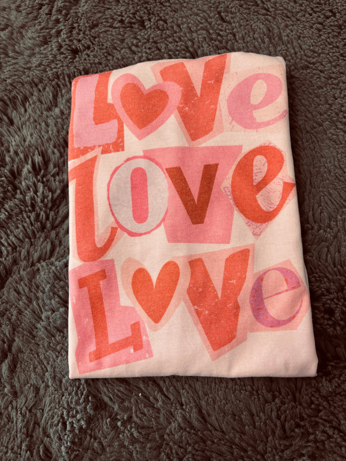 Love Love Gildan Tee)