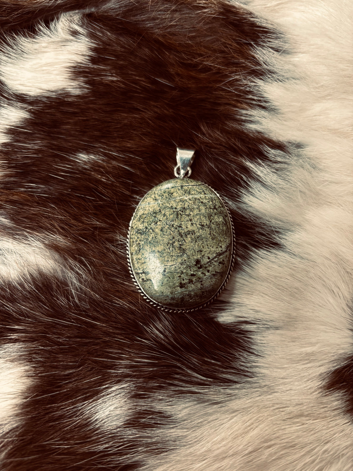 Green Stone Round Pendant
