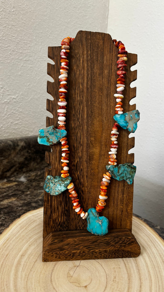 Spiny Oyster With Dyed Jasper Stones