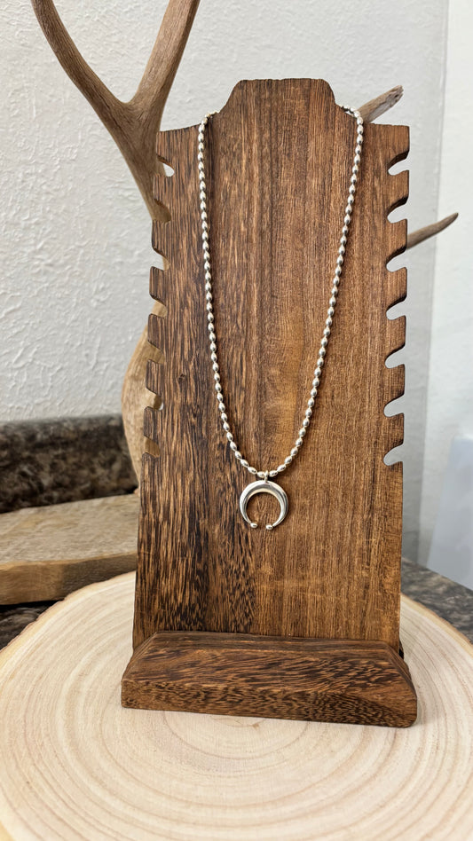 Naja beaded necklace