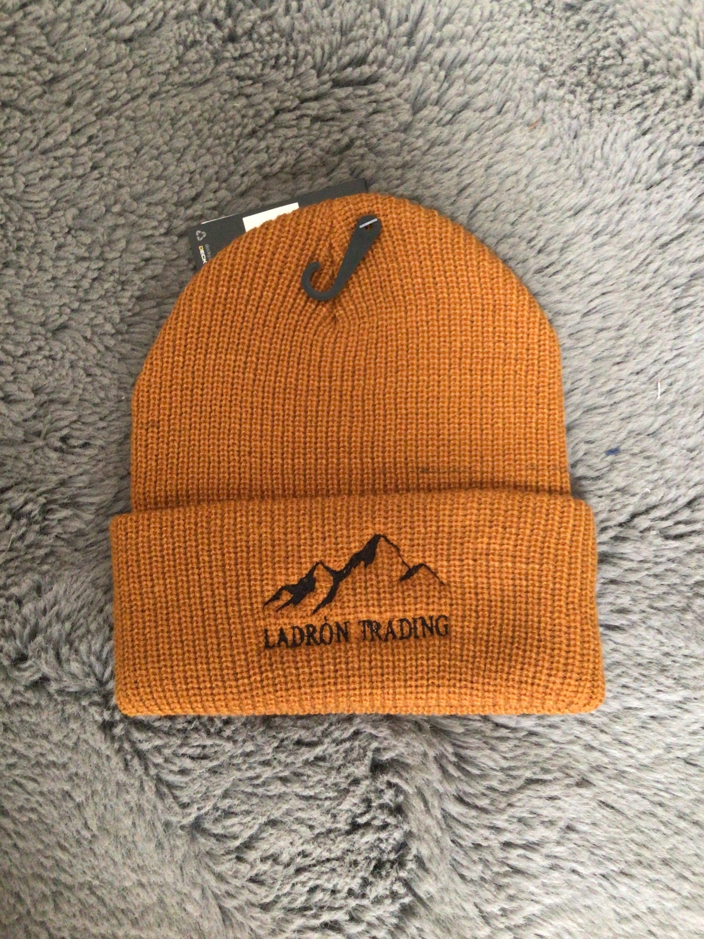 Ladròn trading beanies