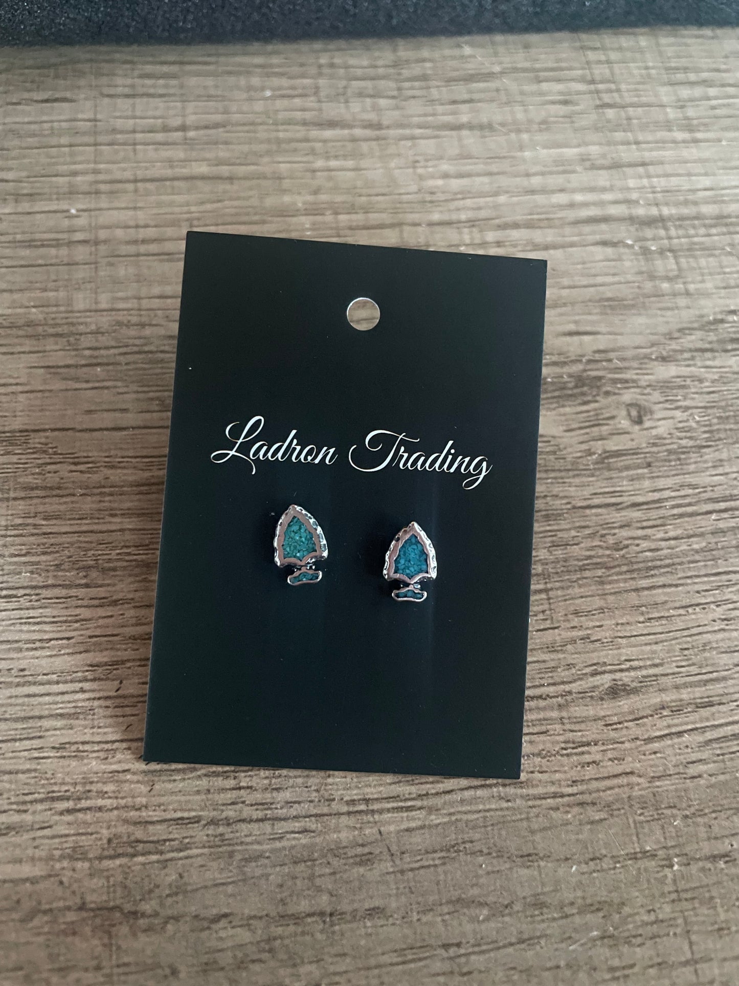 Arrow head stud earrings