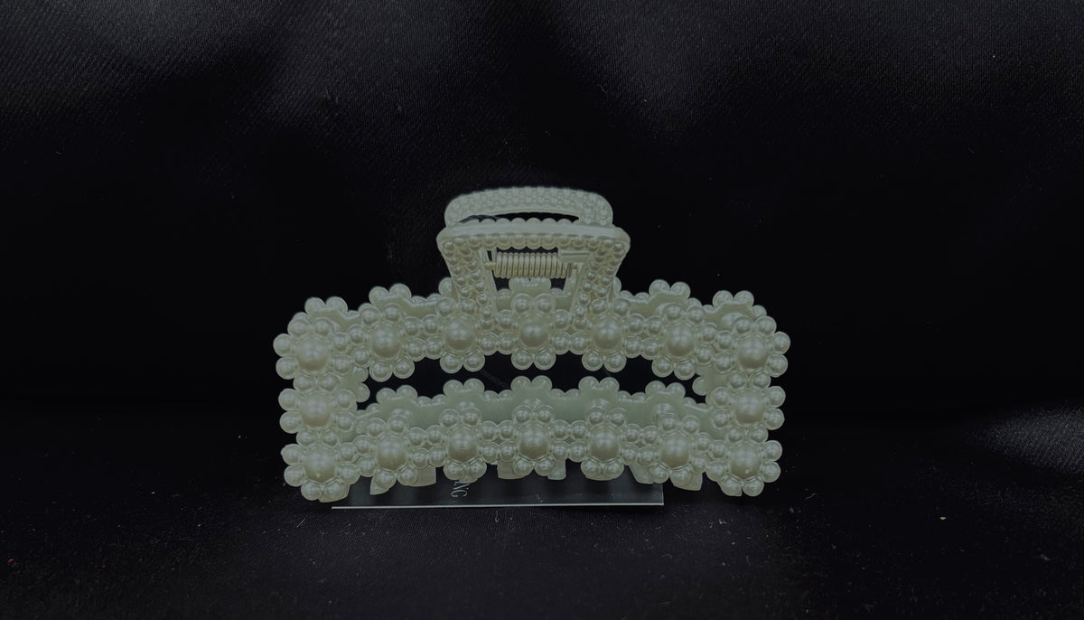 PEARL HAIR CLAW CLIPS
