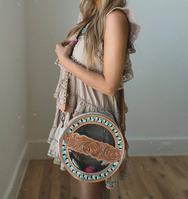 Round crossbody