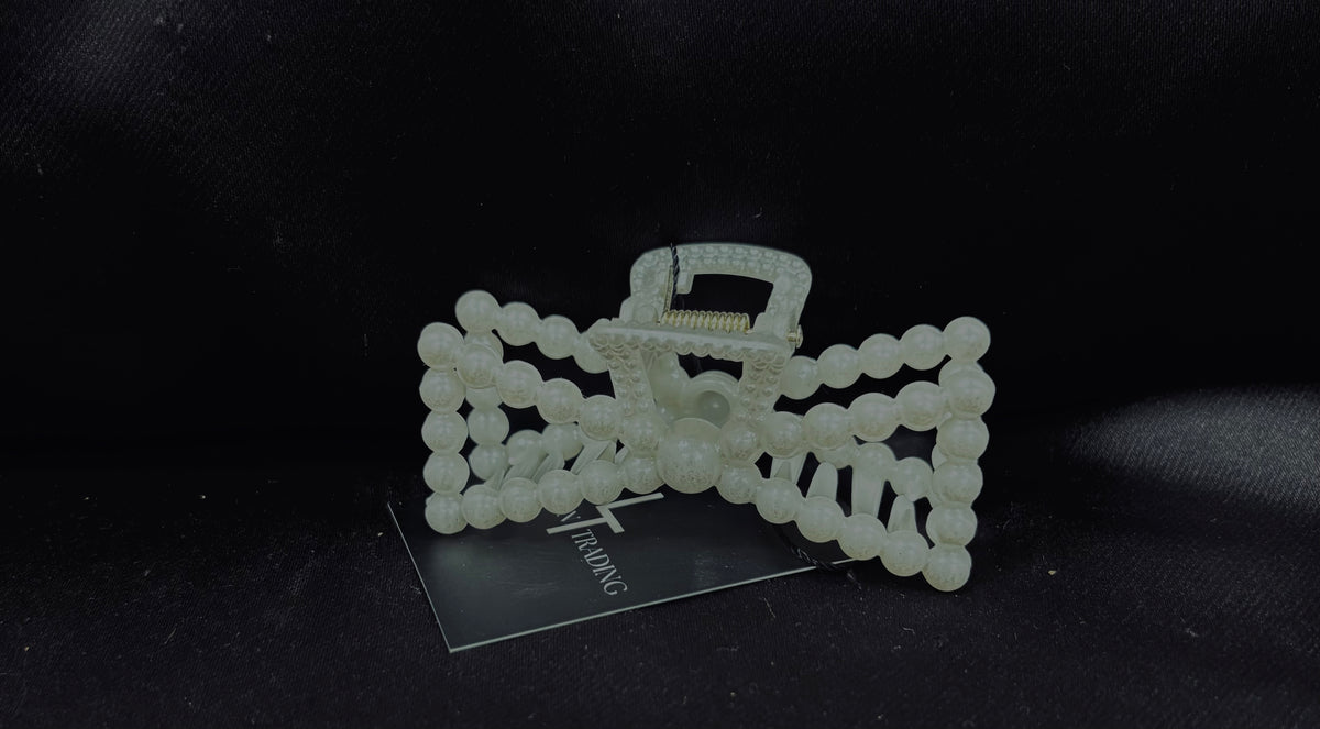 PEARL HAIR CLAW CLIPS