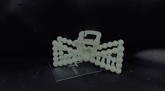 PEARL HAIR CLAW CLIPS