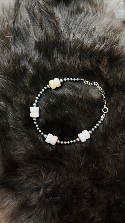 Pink conch and Pearl bracelet