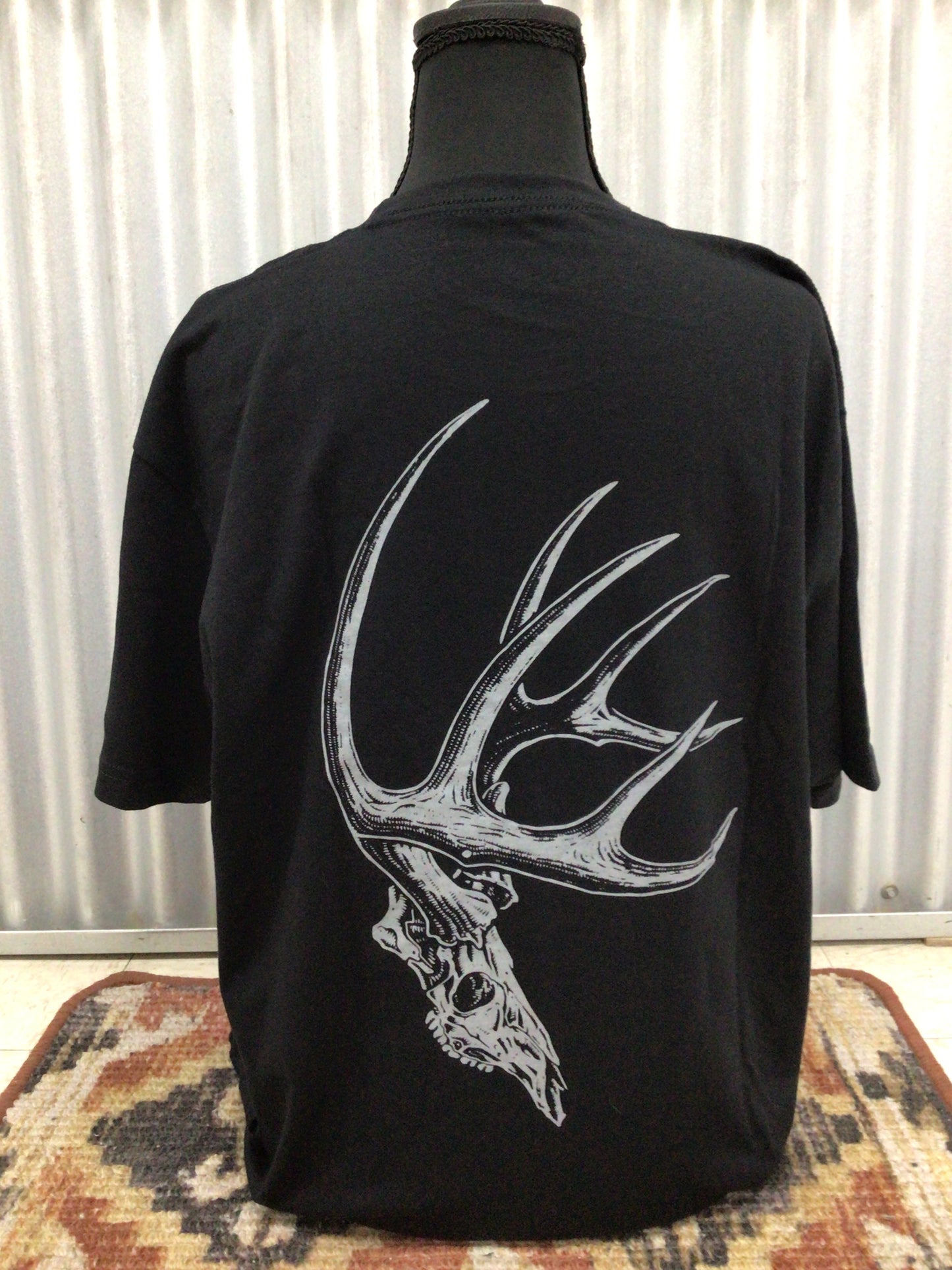 Deer skull Men’s T-shirt
