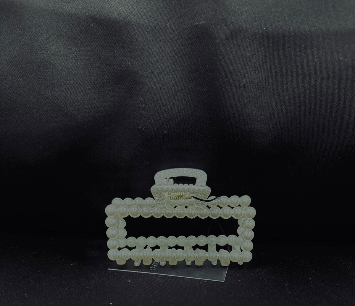 PEARL HAIR CLAW CLIPS
