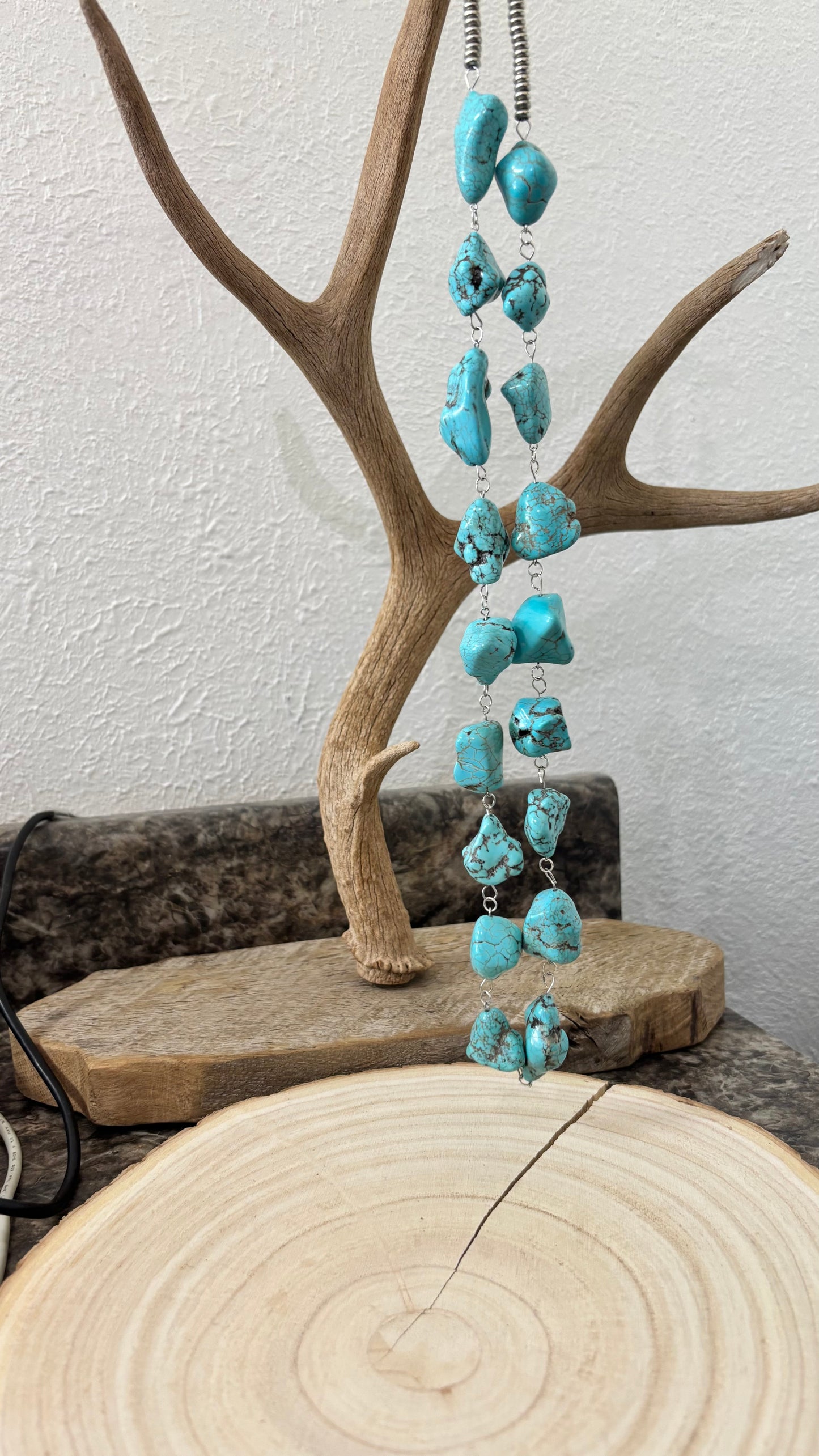Chunky turquoise magnesite necklace